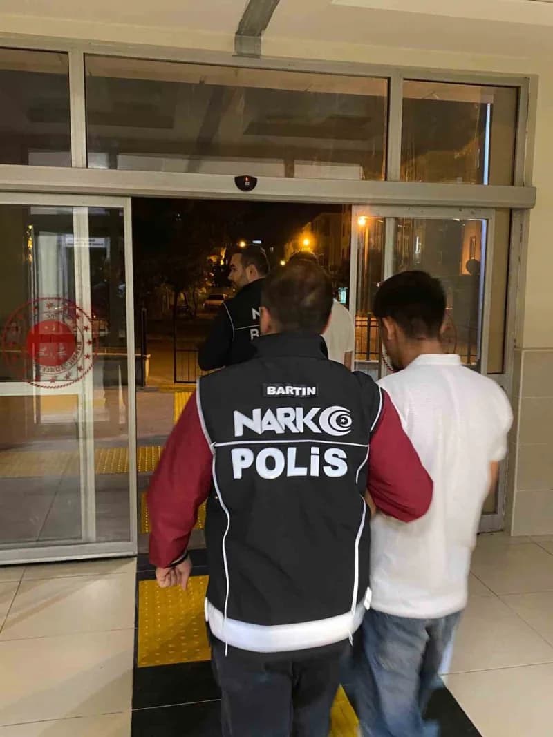 Bartın'da düzenlenen uyuşturucu operasyonunda 8 kişi gözaltına alındı