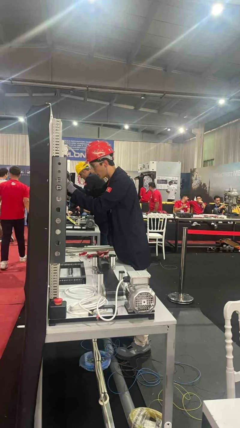 TEKNOFEST 2026 kapsamında düzenlenen Mesleki Yetenek Yarışması Mekatronik Teknolojileri lise kategorisinde Türkiye birin