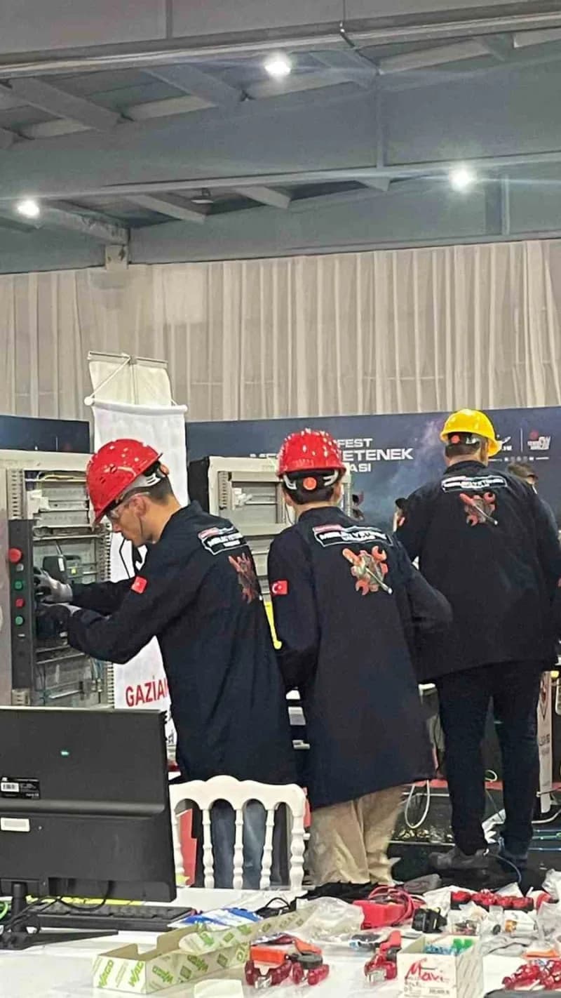 TEKNOFEST 2026 kapsamında düzenlenen Mesleki Yetenek Yarışması Mekatronik Teknolojileri lise kategorisinde Türkiye birin