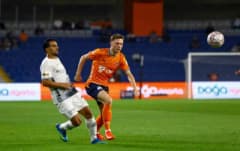 Başakşehir FK ve Gençlerbirliği futbolcuları Fatih Terim Stadı'nda maç yaparken