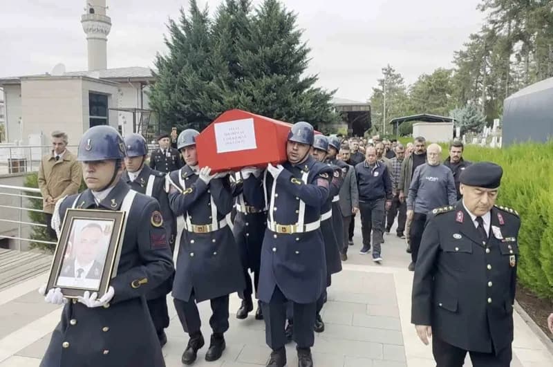 Jandarma Astsubay Başçavuş İbrahim Ay’ın cenaze töreninden askeri tören görüntüsü