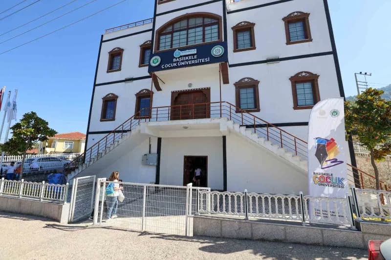 Başiskele Çocuk Üniversitesi, 10. Eğitim yılına 144 yeni öğrencisiyle hazırlanıyor. Çocukların akademik ve sosyal gelişi