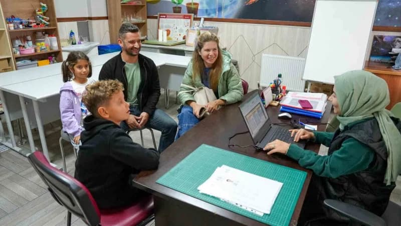 Başiskele Çocuk Üniversitesi öğrencileri yeni eğitim yılına hazırlanıyor, çocukların akademik ve sosyal gelişimi destekl