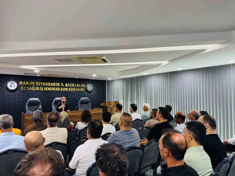 HAK-iş Diyarbakır İl Başkanı ve Öz Sağlık-iş Şube Başkanı Mehmet Aküzüm, sendikal mücadelemizin gücünü sahadan alan anla