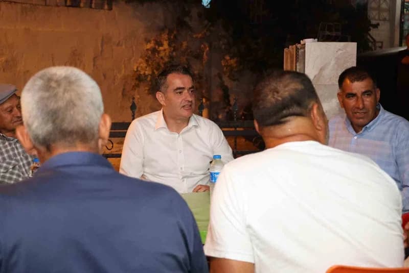 Koçarlı Belediye Başkanı Özgür Arıcı, Şenköy Mahallesi’nde kahvehaneleri ziyaret ederek Mahalle sakinleriyle bir araya g