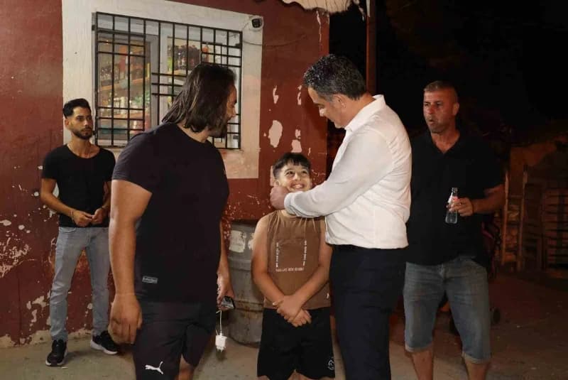 Koçarlı Belediye Başkanı Özgür Arıcı, Şenköy Mahallesi’nde kahvehaneleri ziyaret ederek Mahalle sakinleriyle bir araya g