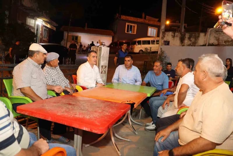 Koçarlı Belediye Başkanı Özgür Arıcı, Şenköy Mahallesi’nde kahvehaneleri ziyaret ederek Mahalle sakinleriyle bir araya g