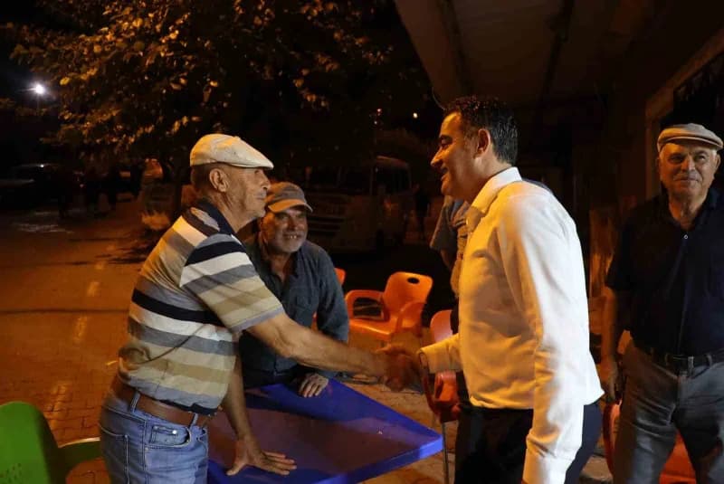 Koçarlı Belediye Başkanı Özgür Arıcı, Şenköy Mahallesi’nde kahvehaneleri ziyaret ederek Mahalle sakinleriyle bir araya g