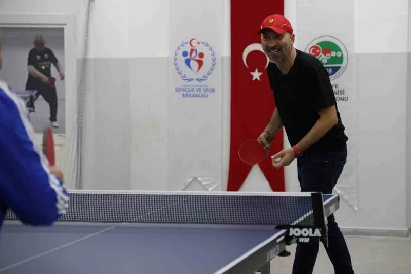 Söke Belediye Başkanı ve Söke Belediyespor Kulüp Başkanı Dr. Mustafa İberya Arıkan, Söke Belediyespor Masa Tenisi Takımı