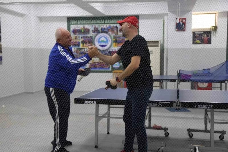 Söke Belediye Başkanı ve Söke Belediyespor Kulüp Başkanı Dr. Mustafa İberya Arıkan, Söke Belediyespor Masa Tenisi Takımı