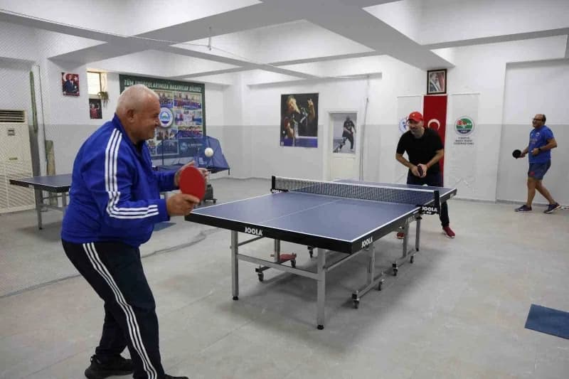Söke Belediye Başkanı ve Söke Belediyespor Kulüp Başkanı Dr. Mustafa İberya Arıkan, Söke Belediyespor Masa Tenisi Takımı
