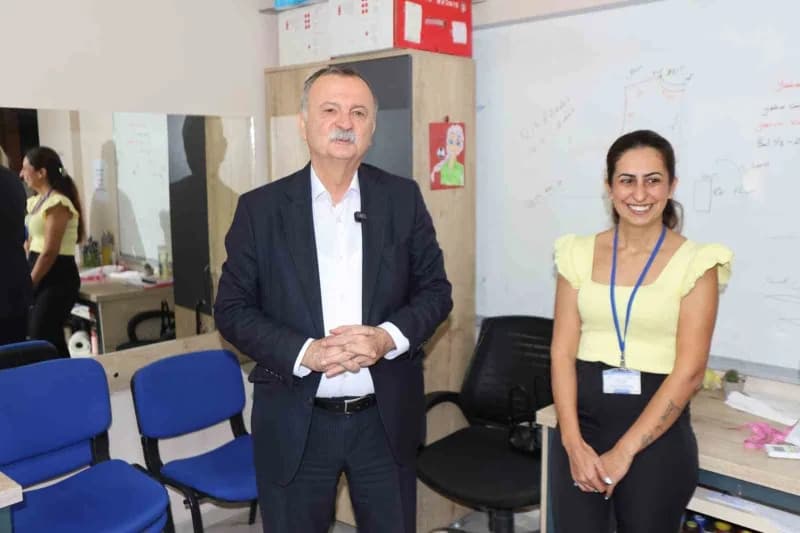Yunusemre Belediye Başkanı Semih Balaban, Belediye bünyesinde faaliyet gösteren Kadın Dayanışma ve Eğitim Merkezlerini z