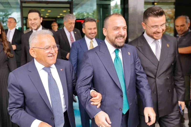 Kayseri Büyükşehir Belediye Başkanı Dr. Memduh Büyükkılıç, Türkiye Yüzyılı Buluşmaları kapsamında kente gelen AK Parti G