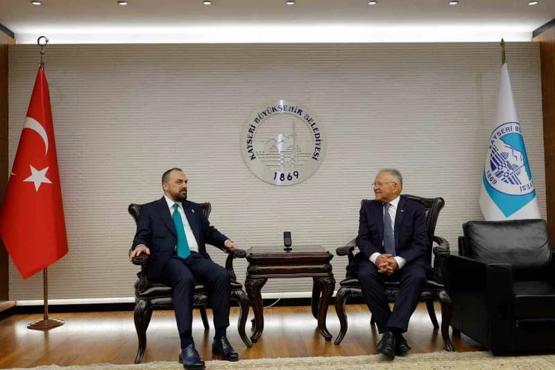 Kayseri Büyükşehir Belediye Başkanı Dr. Memduh Büyükkılıç, Türkiye Yüzyılı Buluşmaları kapsamında kente gelen AK Parti G