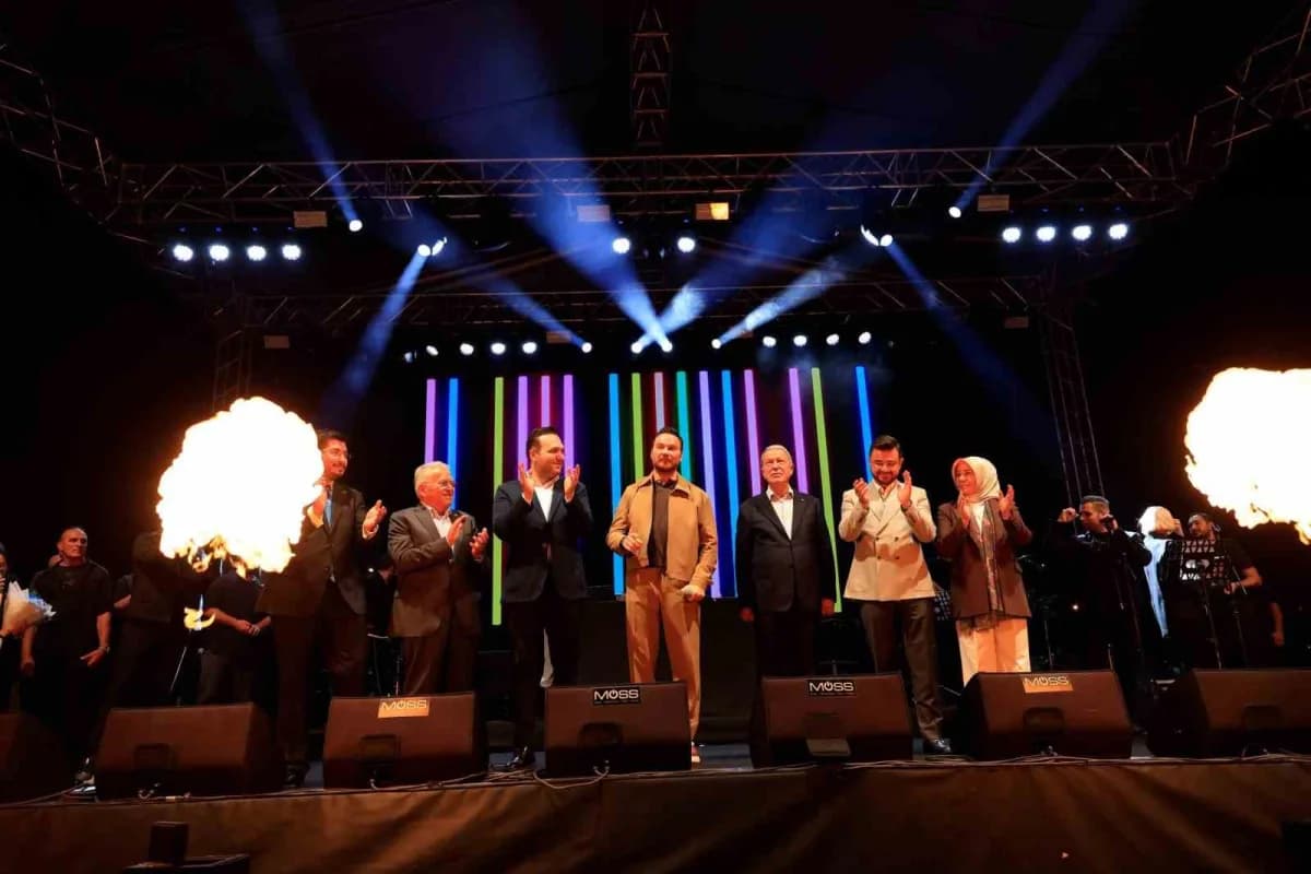 Başkan Memduh Büyükkılıç ve AK Parti Gençlik Kolları Genel Başkanı Yusuf İbiş Kayseri'de gençlik festivalinde