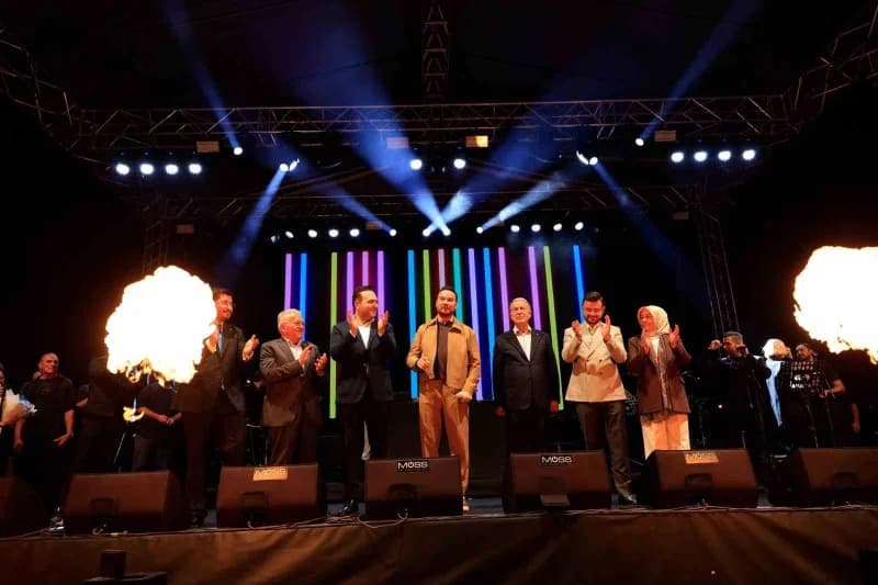 Başkan Memduh Büyükkılıç ve AK Parti Gençlik Kolları Genel Başkanı Yusuf İbiş Kayseri'de gençlik festivalinde