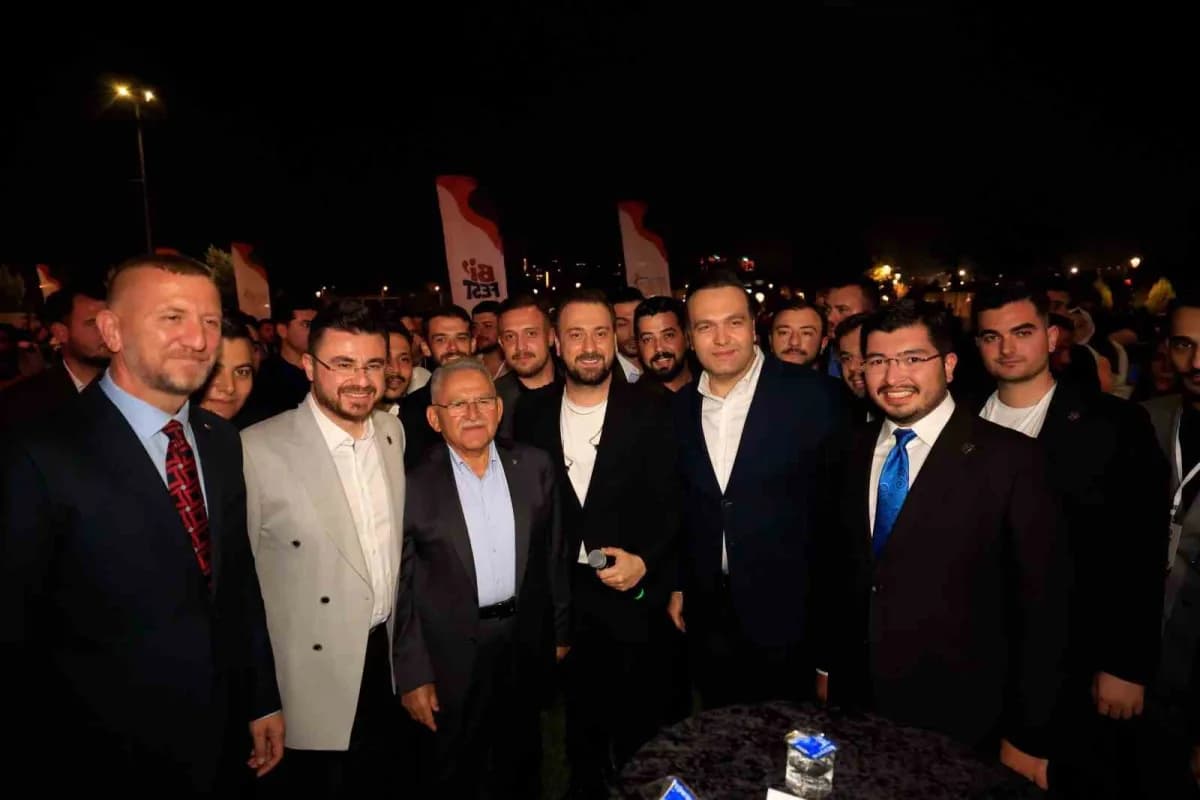 Büyükşehir Belediye Başkanı memdh Büyükkılıç; Recep Tayyip Erdoğan Millet Bahçesi’nde düzenlenen Bİ’fest Kayseri Gençlik