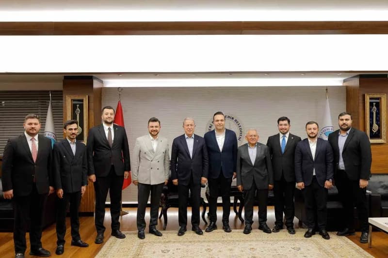 Kayseri Büyükşehir Belediye Başkanı Dr. Memduh Büyükkılıç; AK Parti Gençlik Kolları Genel Başkanı Av. Yusuf İbiş ve bera