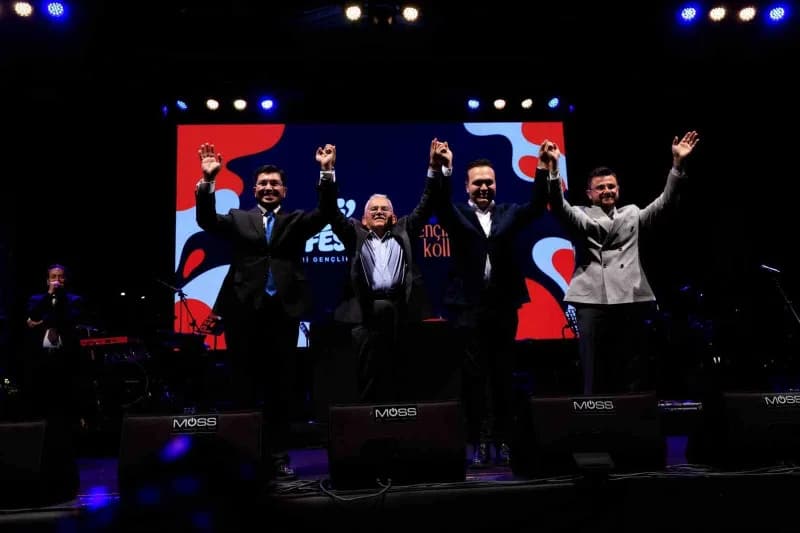 Büyükşehir Belediye Başkanı memdh Büyükkılıç; Recep Tayyip Erdoğan Millet Bahçesi’nde düzenlenen Bİ’fest Kayseri Gençlik