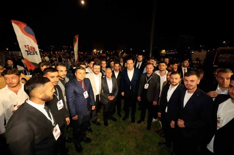 Kayseri Büyükşehir Belediye Başkanı Dr. Memduh Büyükkılıç; AK Parti Gençlik Kolları Genel Başkanı Av. Yusuf İbiş ve bera