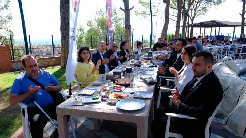 Aydın’ın Kuyucak ilçesinde 19 Eylül Gaziler Günü dolayısıyla düzenlenen programda Gaziler ve aileleri bir araya geldi. Ç