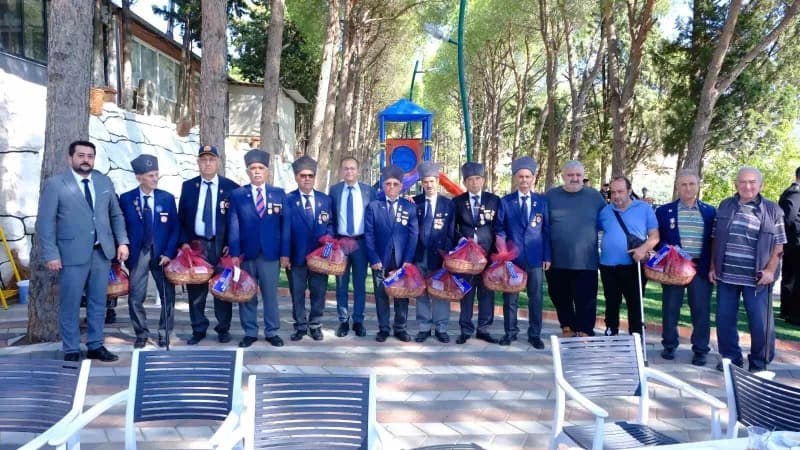 Kuyucak Belediye Başkanı Uğur Doğanca, 19 Eylül Gaziler Günü programında gazilerle birlikte