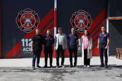 Başkan Ferhat Durgut, Bilecik Söğüt'te itfaiye personeliyle bir arada sohbet ederken