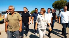 Didim Belediye Başkanı Hatice Gençay, Sanayi Sitesi esnafıyla bir arada talepleri dinlerken
