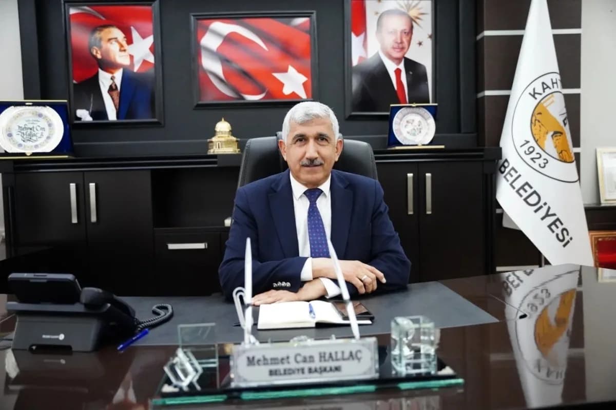 Başkan Mehmet Can Hallaç 19 Eylül Gaziler Günü mesajı açıklamasında bulunuyor