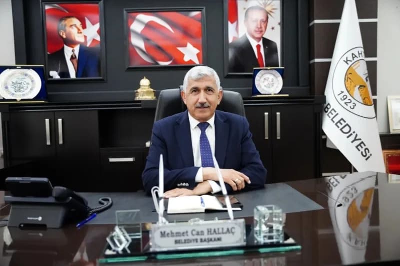 Başkan Mehmet Can Hallaç 19 Eylül Gaziler Günü mesajı açıklamasında bulunuyor