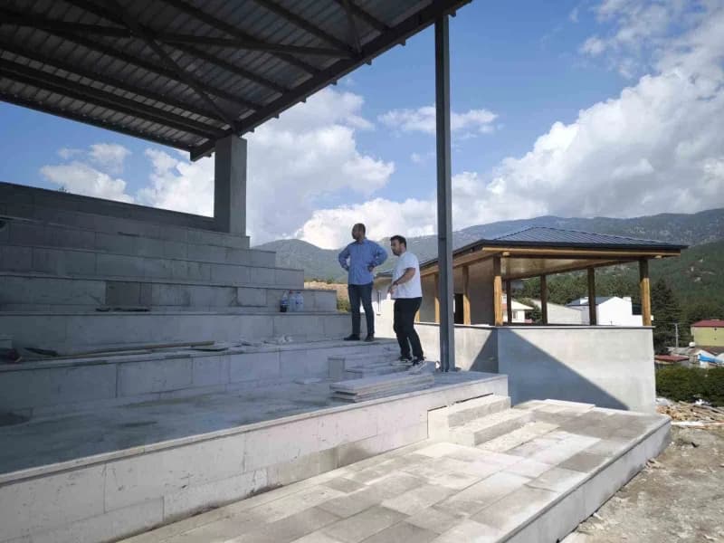 Tosya Belediye Başkanı Volkan Kavaklıgil, ilçede yürütülen çalışmaları yerinde incelemeyerek, Tosya için çalışmaya devam