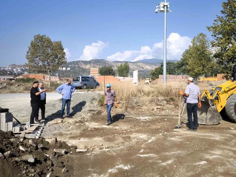Tosya Belediye Başkanı Volkan Kavaklıgil, ilçede yürütülen çalışmaları yerinde incelemeyerek, Tosya için çalışmaya devam