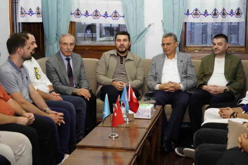 İlkadım Belediye Başkanı İhsan Kurnaz, Türkiye Gençlik Vakfı (TÜGVA) Samsun İl Temsilciliği tarafından düzenlenen “Velha