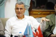 İlkadım Belediye Başkanı İhsan Kurnaz gençlerle tecrübe paylaşımı programında konuşuyor