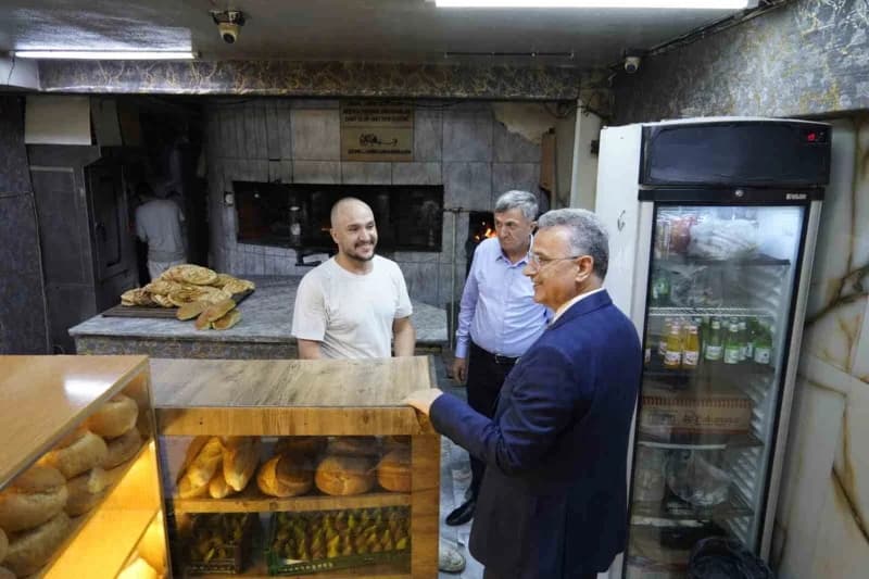 Belediye Başkanı İhsan Kurnaz, esnaf ve vatandaşlarla bir araya geldi