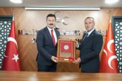 Başkan Ercan Özel ve Mehmet Emin Özcanbaz’ın Yenişehir’de gerçekleştirdiği hayırlı olsun ziyareti