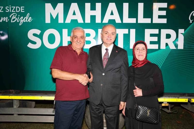 Düzce Belediye Başkanı Dr. Faruk Özlü, mahalle sohbetleri programına Yeşiltepe Mahallesi ile devam etti. Muhtarlık binas