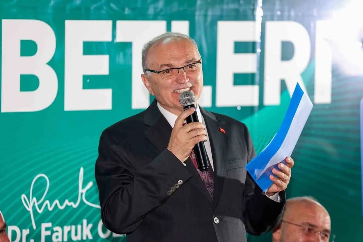 Düzce Belediye Başkanı Dr. Faruk Özlü, mahalle sohbetleri programına Yeşiltepe Mahallesi ile devam etti. Muhtarlık binas
