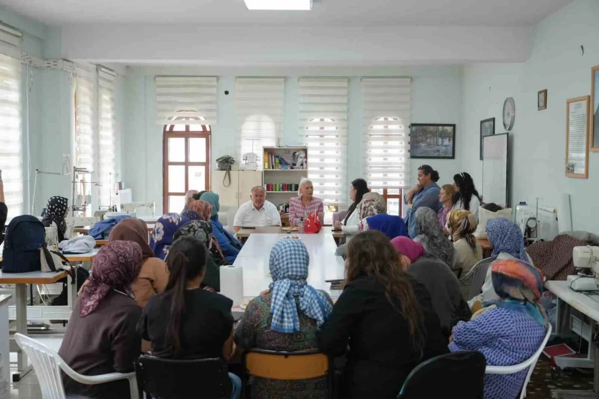 Başkan Subaşı, dikiş kursunda kadınlarla buluştu