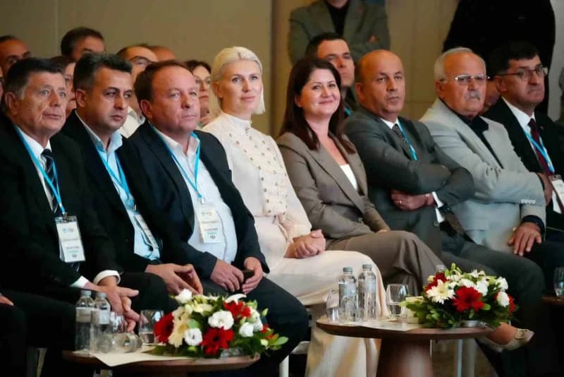 Başkan Melek Mızrak Subaşı ve belediye meclis üyeleri Kayseri'de Tarihi Kentler Birliği toplantısında