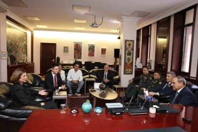 Eskişehir Büyükşehir Belediye Başkanı Ayşe Ünlüce, Bakü Yasamal Belediye Başkanı Tahir Memedov ve heyetini makamında kab