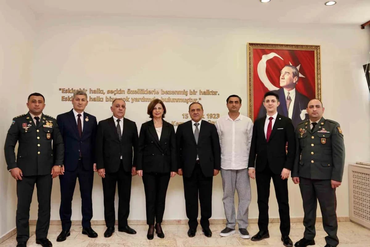 Bakü Yasamal Belediye Başkanı Tahir Memedov ve beraberindeki heyet, Eskişehir Büyükşehir Belediye Başkanı Ayşe Ünlüce’yi
