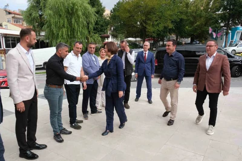 Eskişehir Büyükşehir Belediye Başkanı sayın Ayşe Ünlüce, Sivrihisar Belediye Başkanı Habil Dökmeci’yi makamında ziyaret