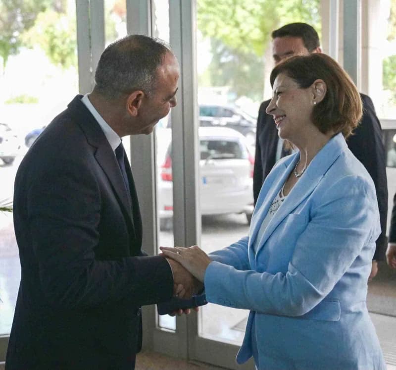 Eskişehir Büyükşehir Belediye Başkanı Ayşe Ünlüce, Kuzey Kıbrıs Türk Cumhuriyeti’nde (KKTC) Eskişehir ile KKTC arasındak