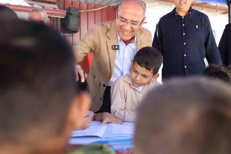 Antakya Belediye Başkanı İbrahim Naci Yapar, Arpahan İlkokulu’nda düzenlenen Çocuk Şenliği’nde çocuklarla bir araya geld