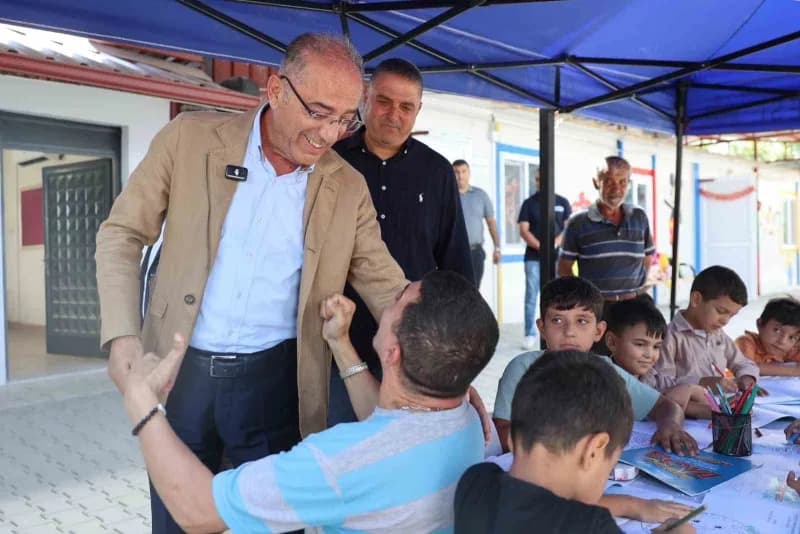 Antakya Belediye Başkanı İbrahim Naci Yapar, Arpahan İlkokulu’nda düzenlenen Çocuk Şenliği’nde çocuklarla birlikte etkin