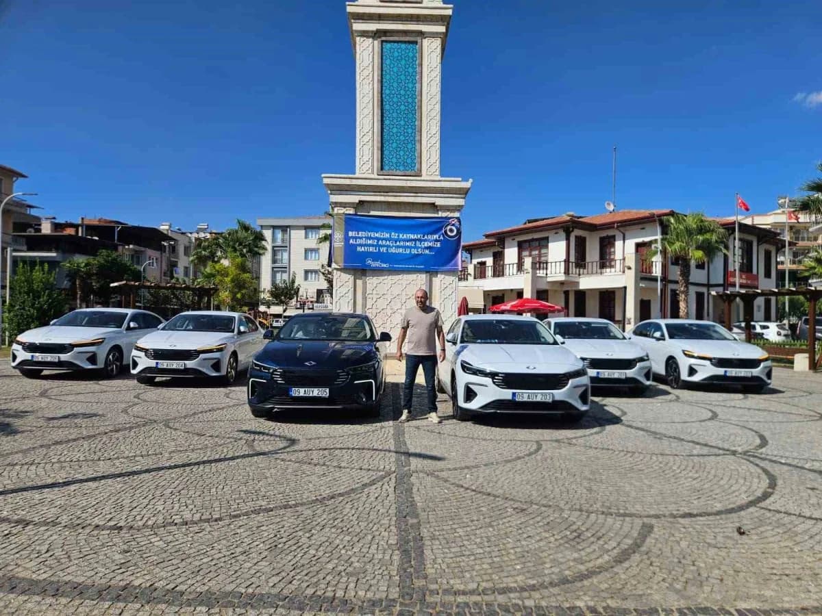 Germencik Belediyesi araç filosunda yer alan 8 adet yerli elektrikli Togg araçları