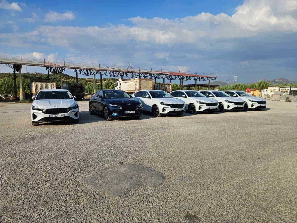 Germencik Belediyesi'nin araç filosuna dahil ettiği 8 adet yerli ve elektrikli Togg ilçede dikkat çekti.