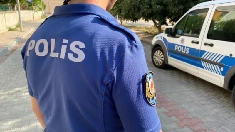 Aydın Efeler ilçesinde polis ekipleri kimlik kontrolü yaparken şüpheliyi gözaltına aldı