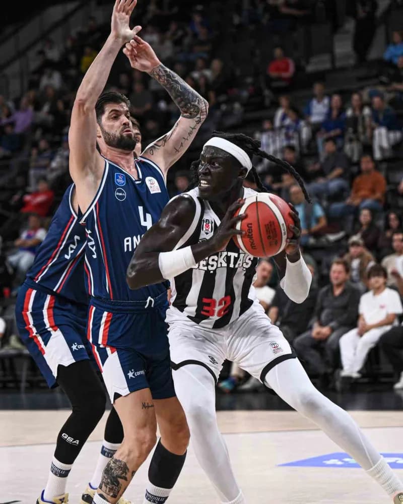 Turkcell Basketbol Gelişim Merkezi'nde oynanan A. Efes ve Beşiktaş Basketbol Süper Ligi maçı